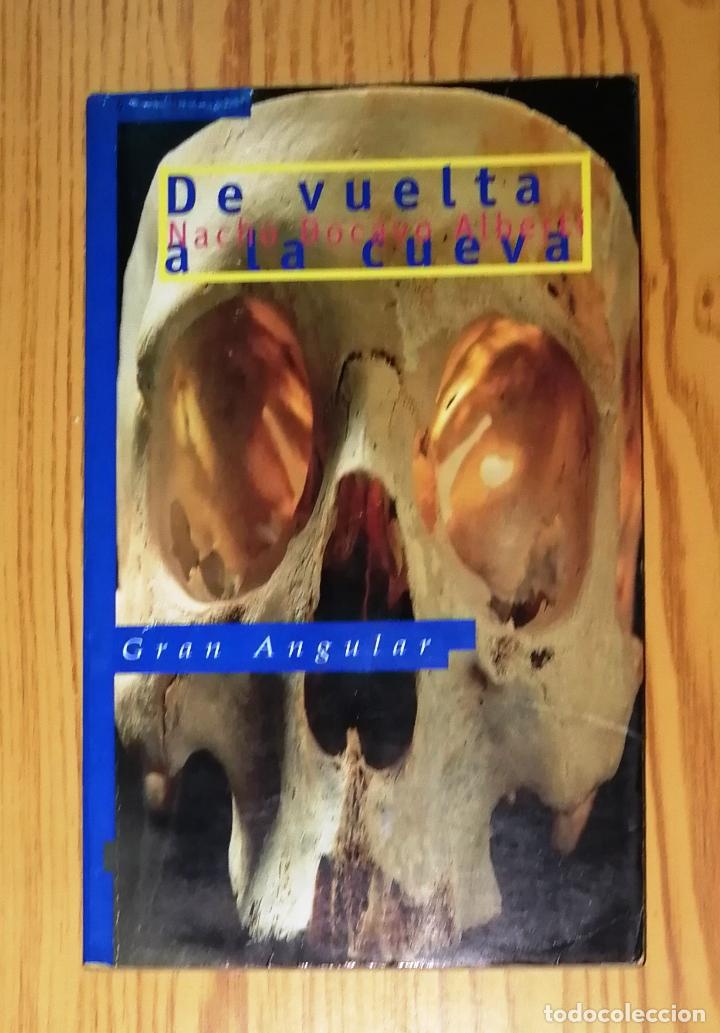 Libros de segunda mano: DOCAVO ALBERTI, Nacho. De vuelta a la cueva (Gran Angular ; 164). - Ediciones SM, 1999 - Foto 1
