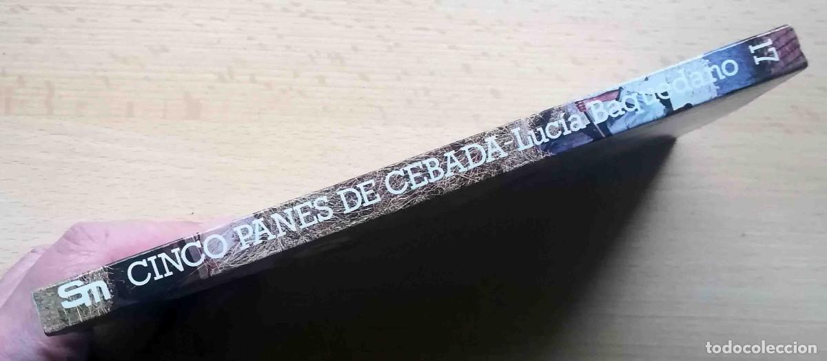 Libros de segunda mano: Cinco panes de cebada (Luc&iacute;a Baquedano) SM Ediciones - Foto 4