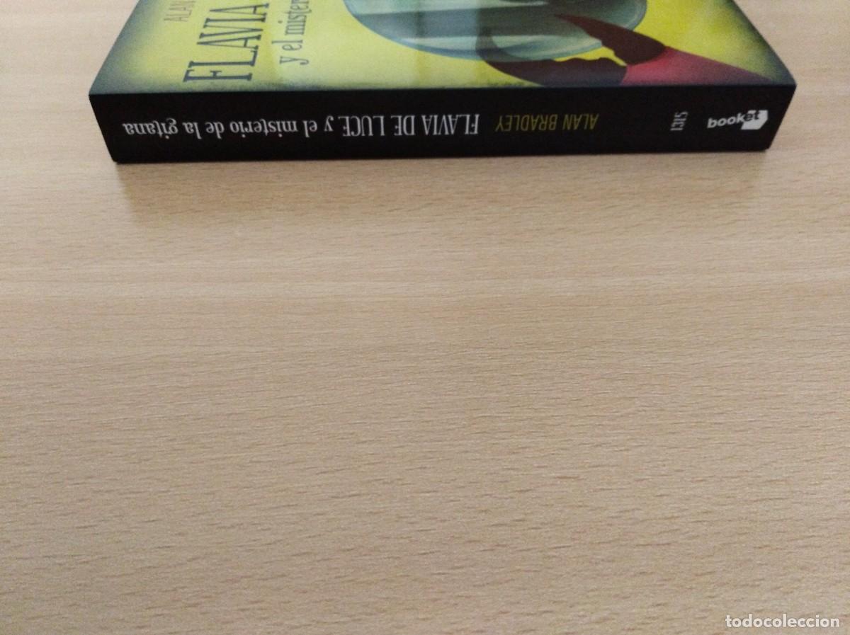 Libros de segunda mano: FLAVIA DE LUCE Y EL MISTERIO DE LA GITANA. Alan Bradley - Foto 3