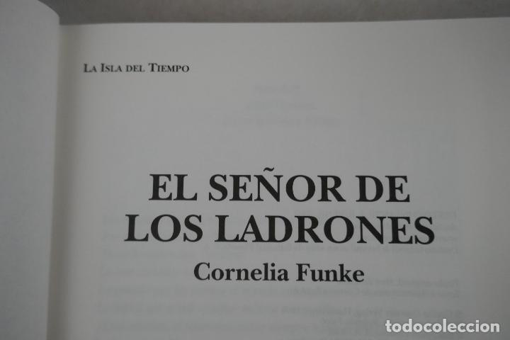 Libros de segunda mano: EL SE&Ntilde;OR DE LOS LADRONES - CORNELIA FUNKE - COMO NUEVO - Foto 4