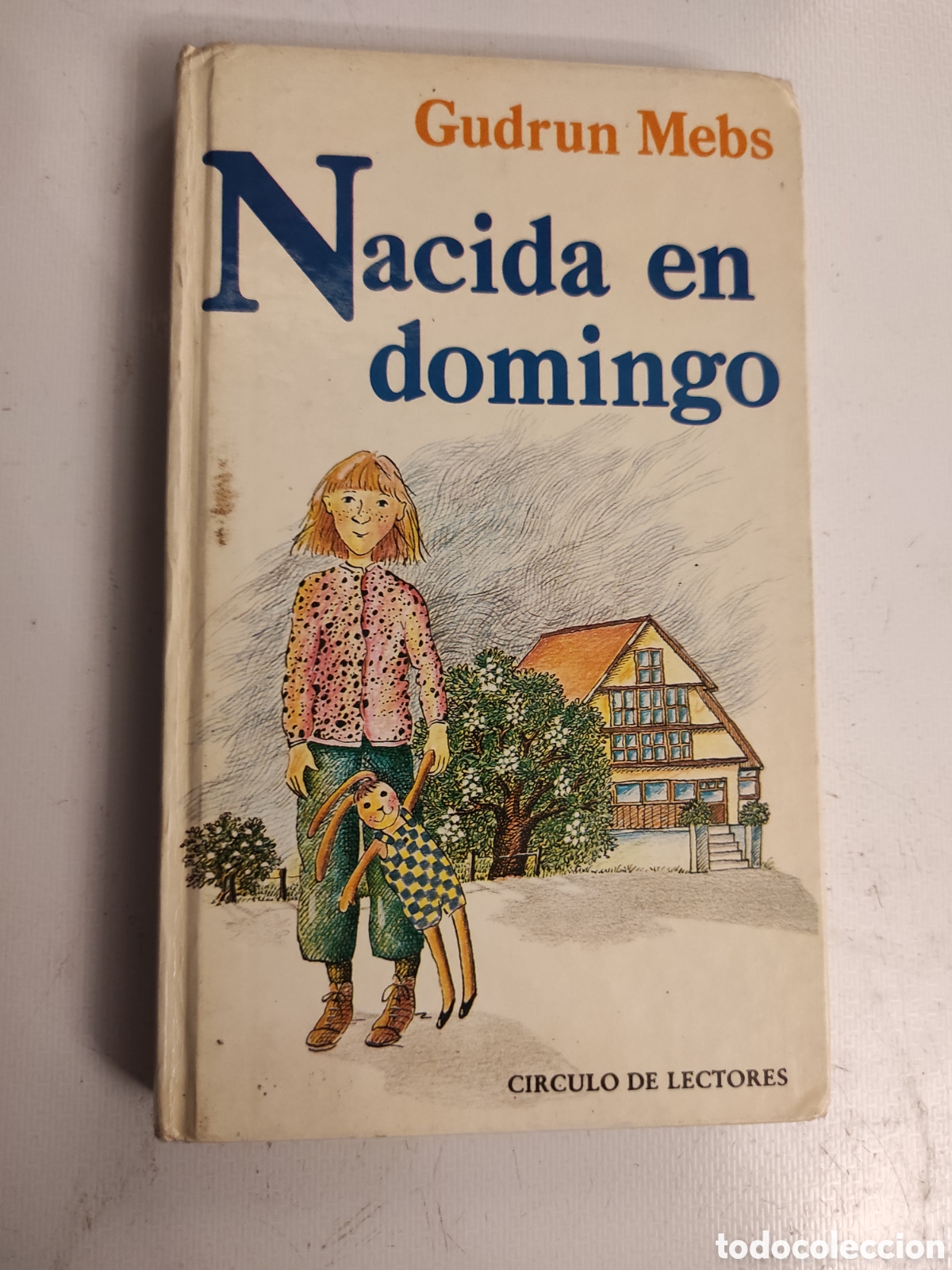Libros de segunda mano: Nacida en domingo - Foto 1