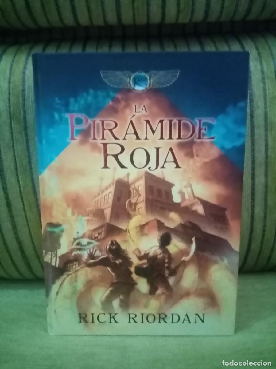 Libros de segunda mano: LA PIR&Aacute;MIDE ROJA Rick Riordan - Foto 1