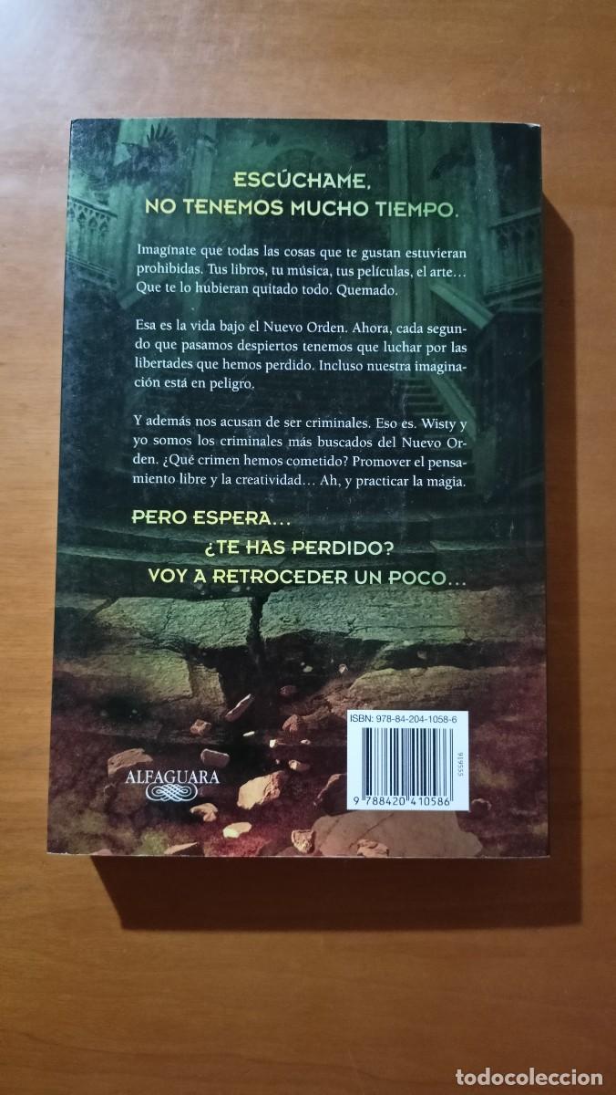 Libros de segunda mano: Witch & Wizard. La tierra de las sombras - James Patterson y Ned Rust - Foto 2