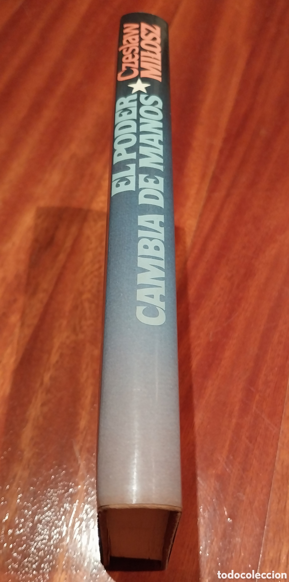 Libros de segunda mano: Novela &rdquo;El poder cambia de manos&rdquo; - Foto 2