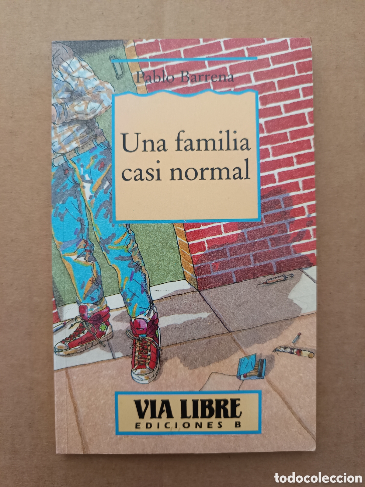 Libros de segunda mano: Una Familia Casi Normal, por Pablo Barrena (Ediciones B, 1988). V&iacute;a Libre n&deg;2.
