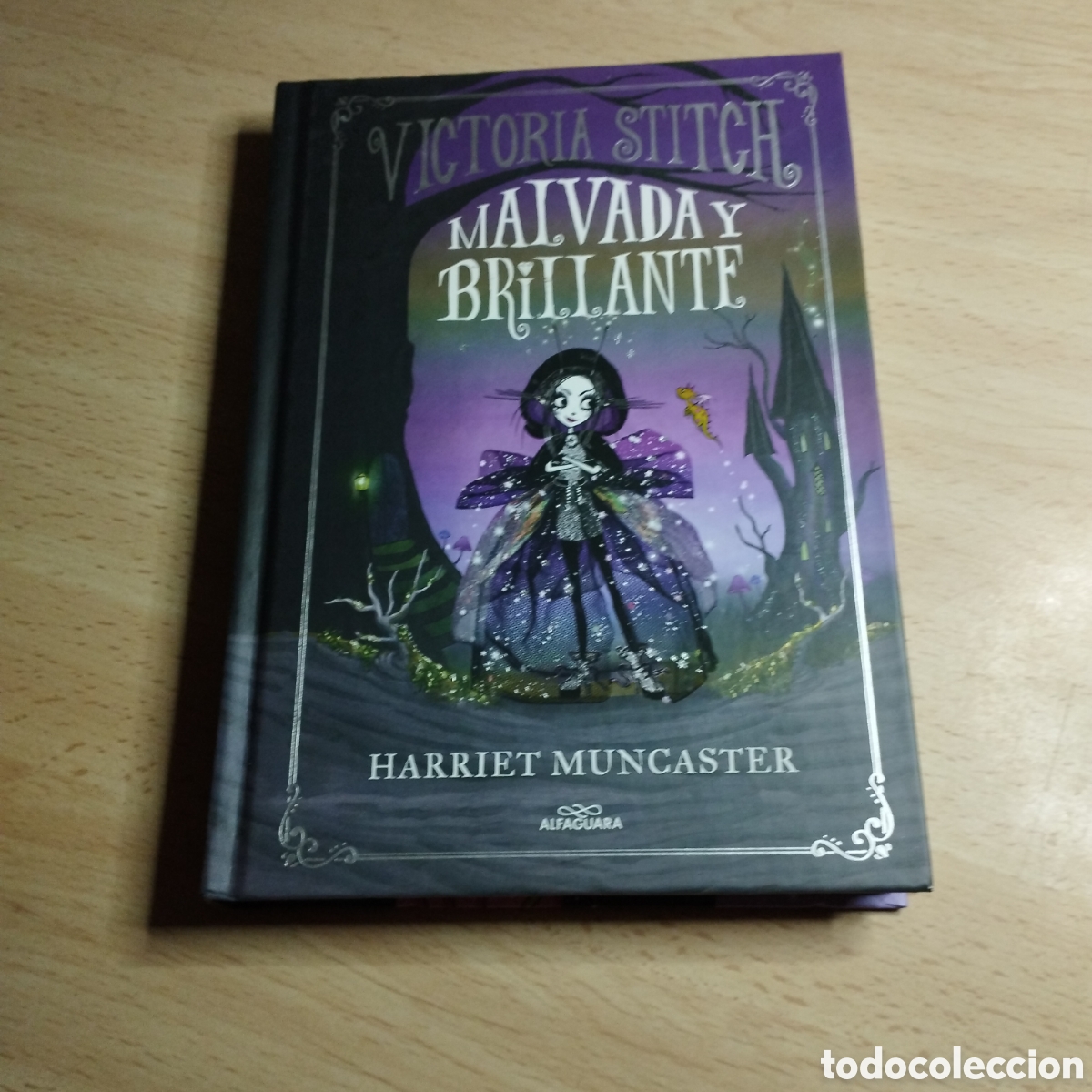 Gebrauchte B&uuml;cher: Malvada y Brillante. Victoria Stitch. Harriet Muncaster. 2021. Alfaguara 1&ordf; Edici&oacute;n