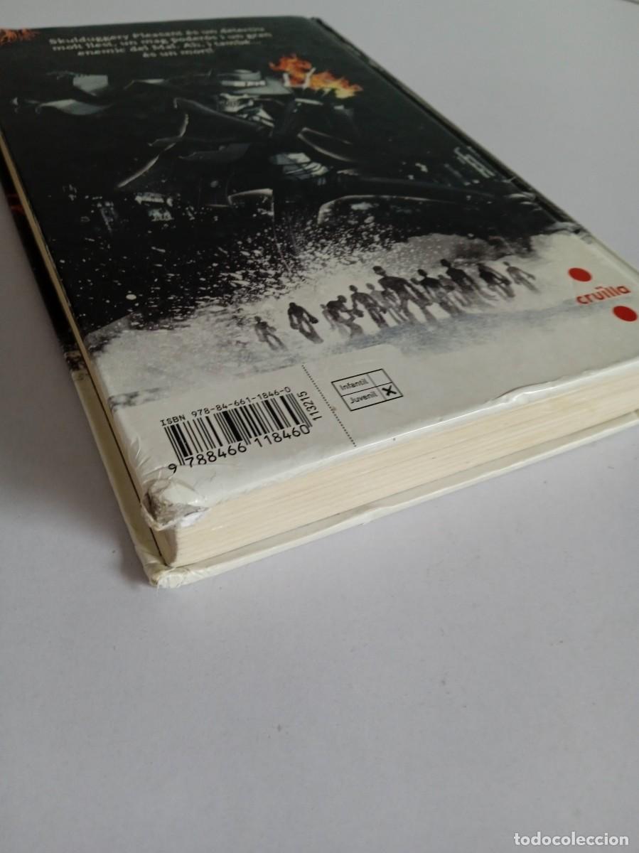Libros de segunda mano: SKULDUGGERY PLEASANT El poder del foc - Foto 4