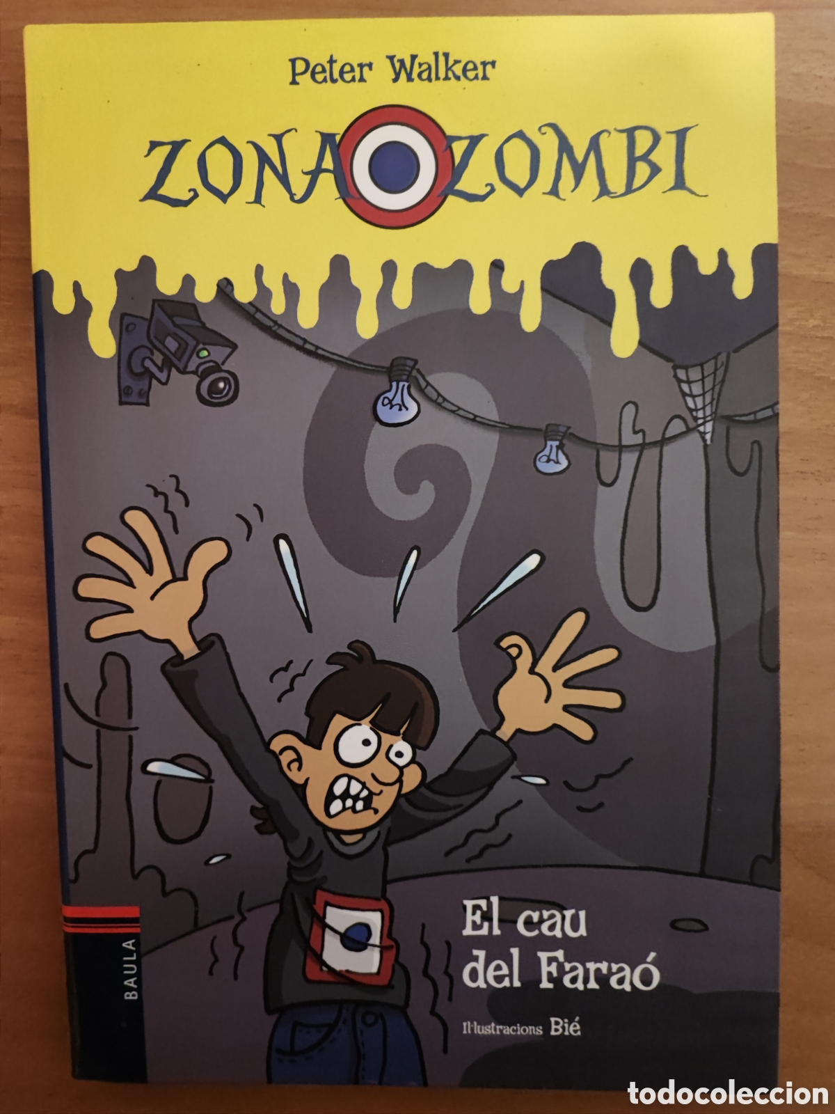 Second hand books: ZONA ZOMBI N&Uacute;M. 4. PETER WALKER. EL CAU DEL FARA&Oacute;