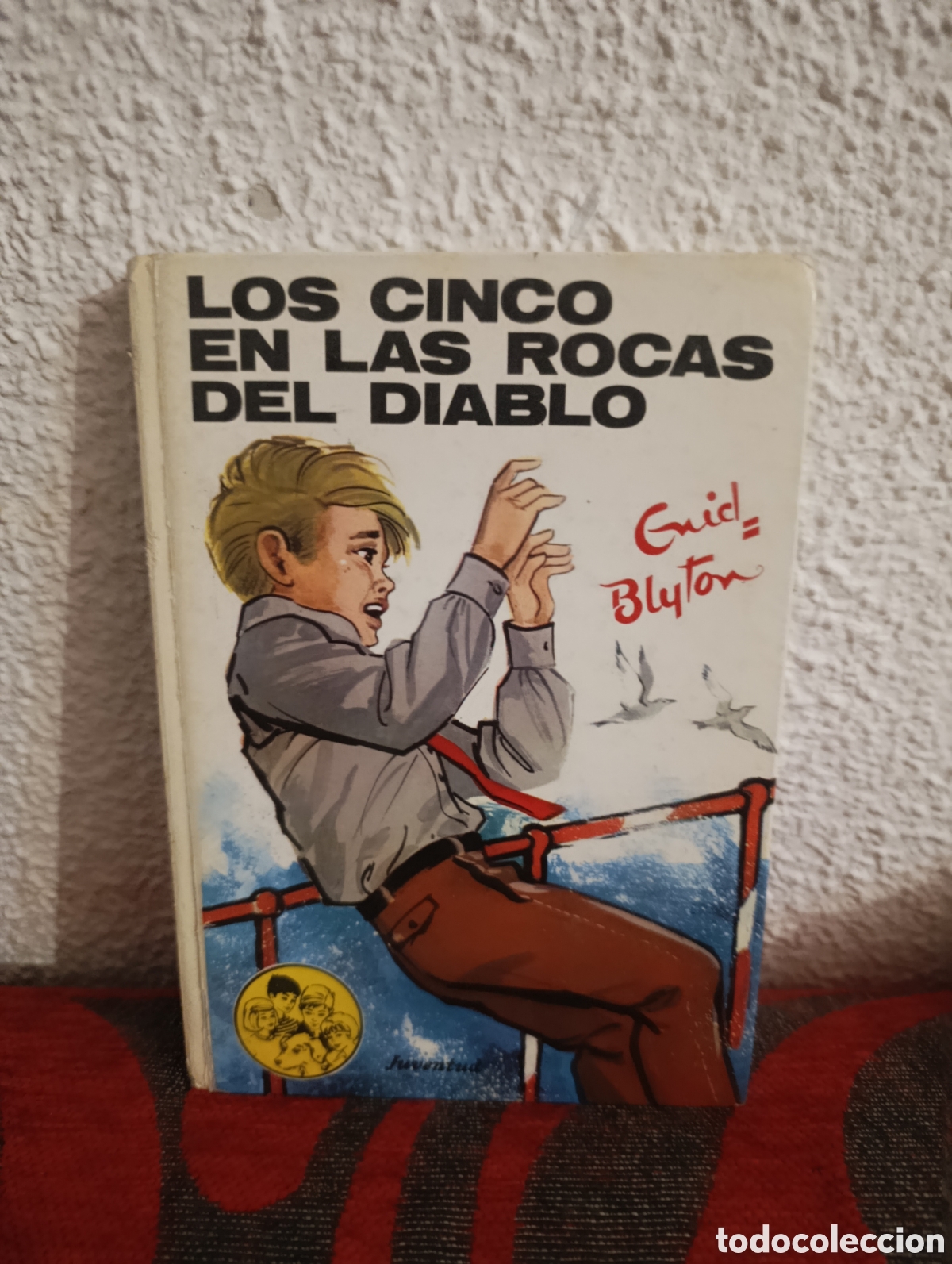 Libros de segunda mano: Los Cinco en las Rocas del Diablo - Enid Blyton (1983