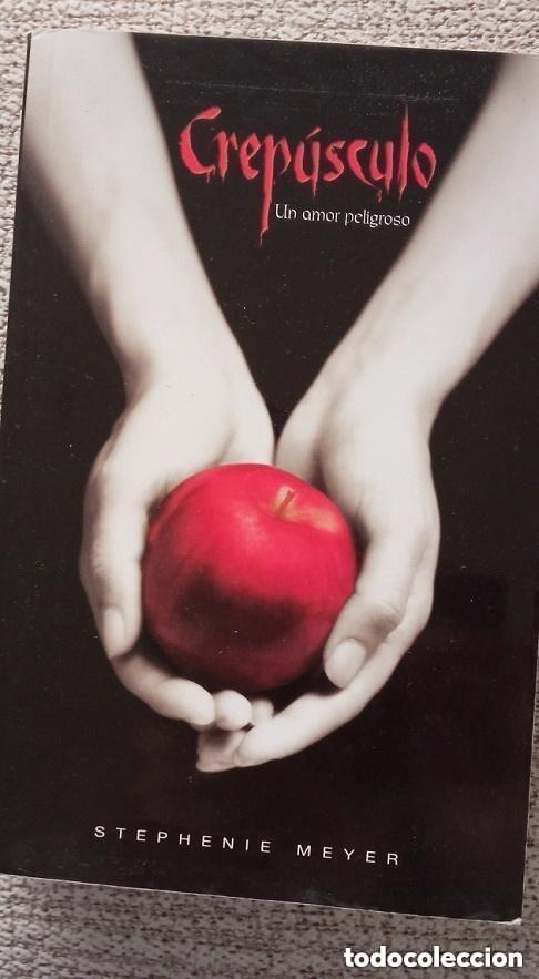 Livros em segunda m&atilde;o: CREPUSCULO - UN AMOR PELIGROSO . -- tapa blanda -BUEN ESTADO