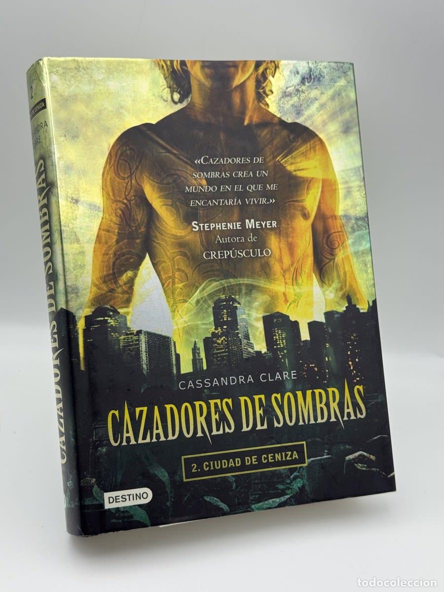 Gebrauchte B&uuml;cher: Cazadores de sombras: Ciudad de ceniza - Cassandra Clare - Cassandra Clare