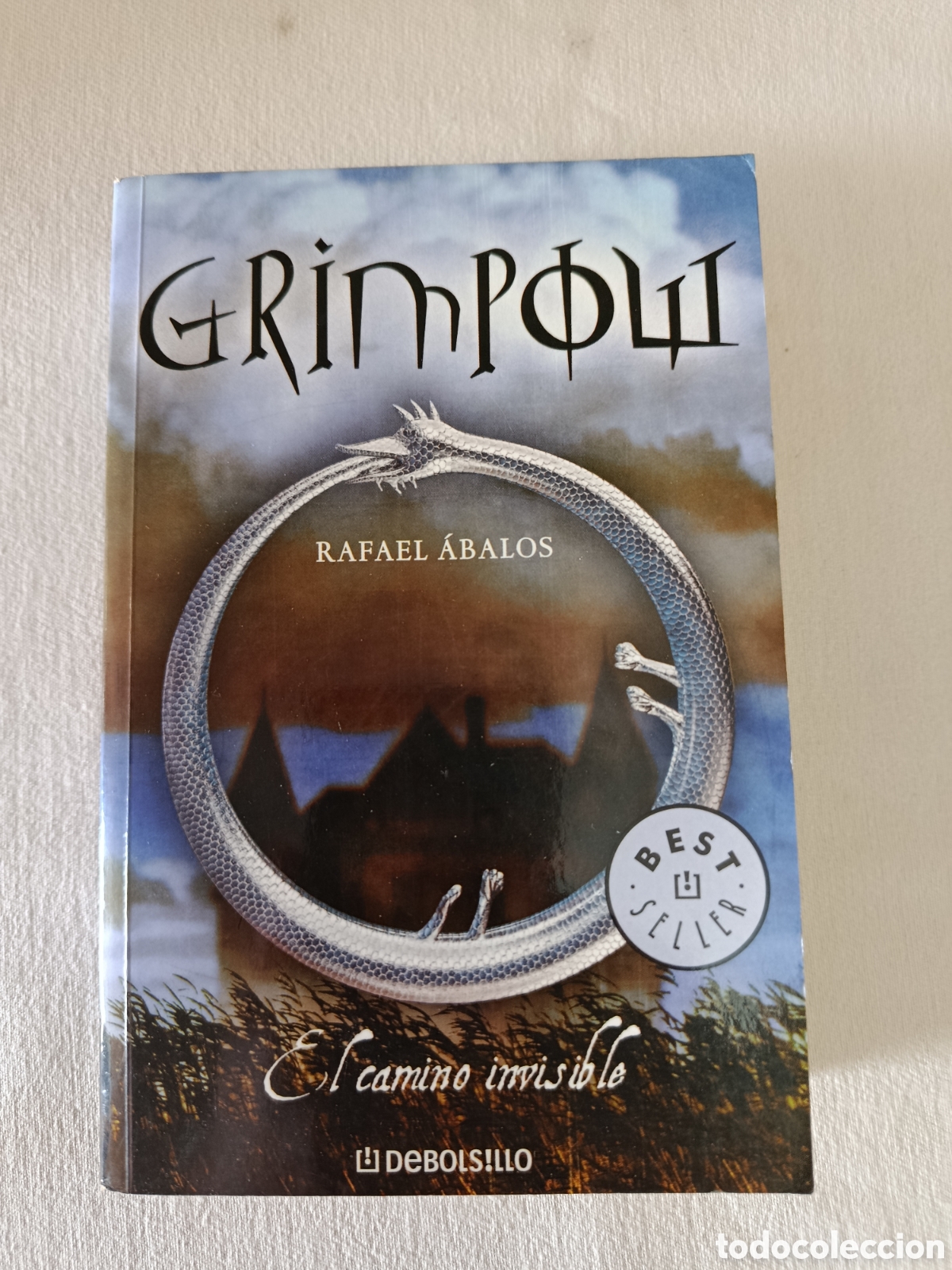 Libros de segunda mano: Grimpow - el camino invisible - Foto 1