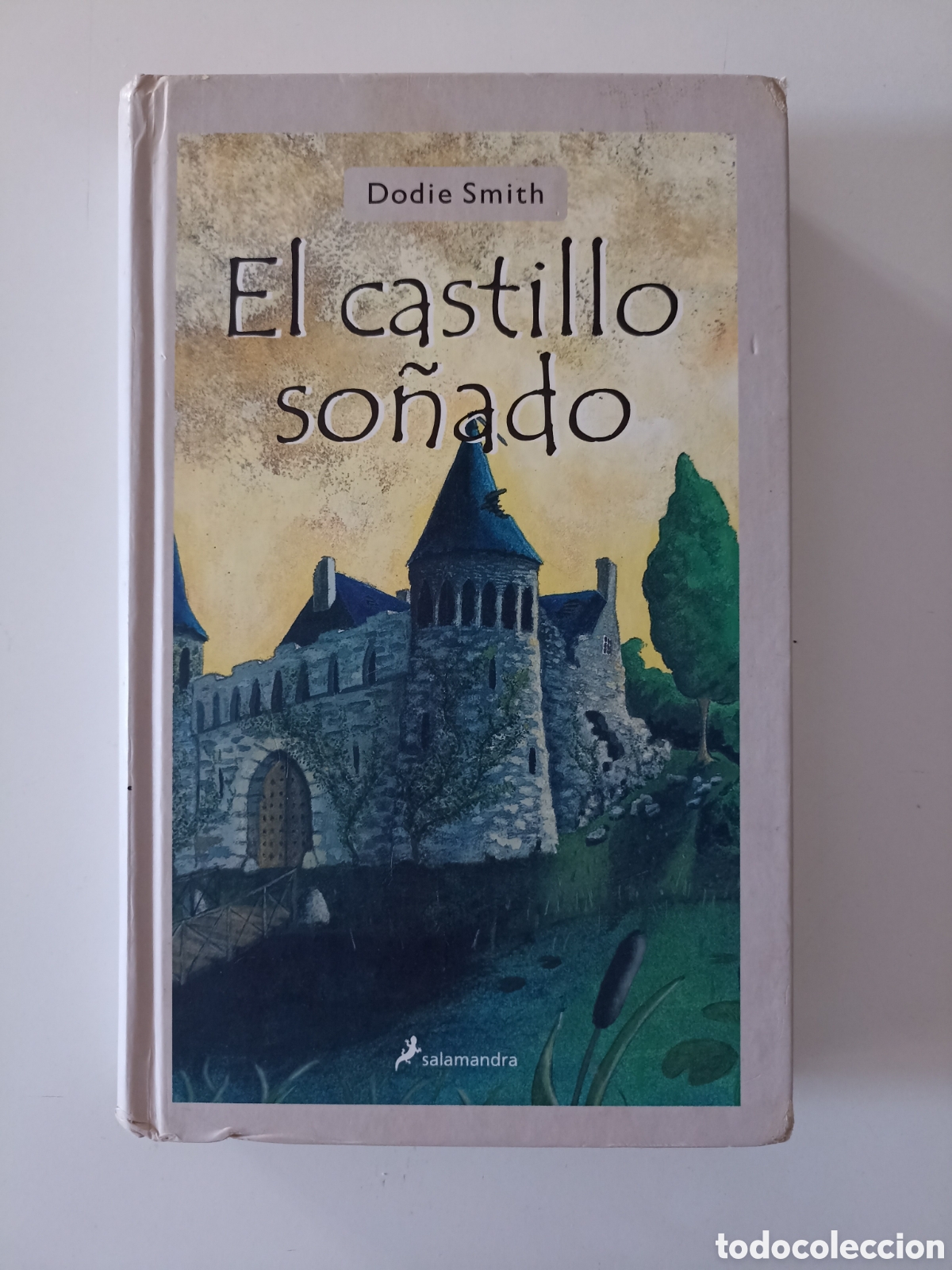 Libros de segunda mano: Dodie Smith - El castillo so&ntilde;ado (Salamandra, 2005) Juvenil