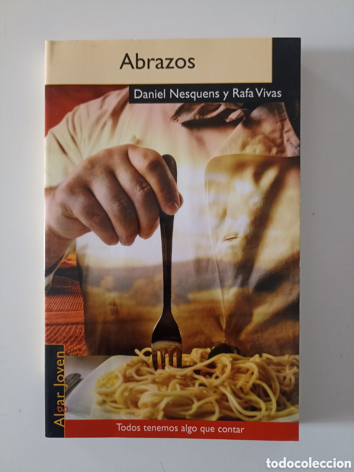 Libros de segunda mano: DEDICADO Daniel Nesquens y Rafa Vivas - Abrazos (Algar, 2011) Novela epistolar juvenil
