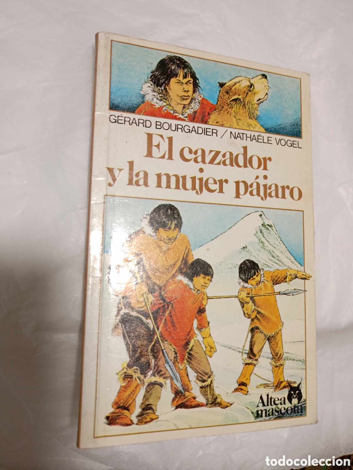 Second hand books: El Cazador y la Mujer P&aacute;jaro, por G&eacute;rard Bourgadier y Natha&euml;le Vogel (Altea Mascota, 1986).