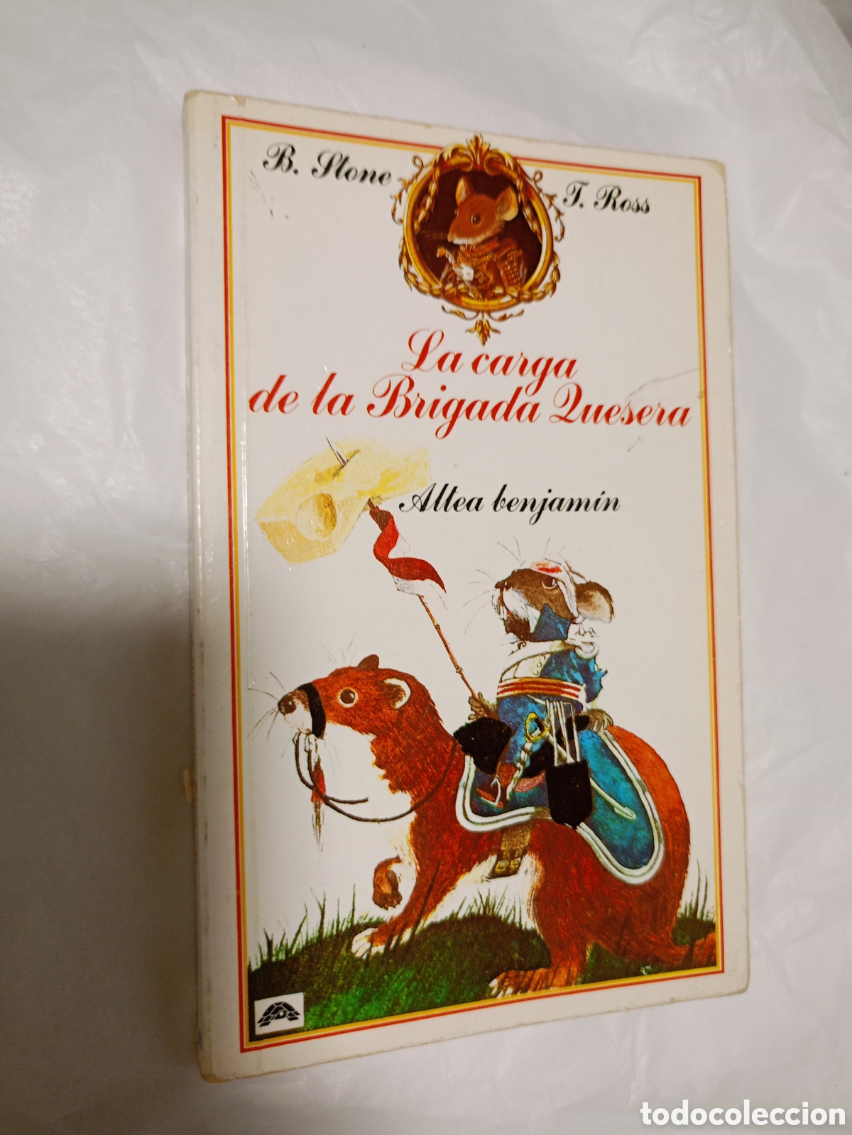 Libros de segunda mano: La Carga de la Brigada Quesera, por Bernard Stone y Tony Ross (Altea Benjam&iacute;n, 1981).
