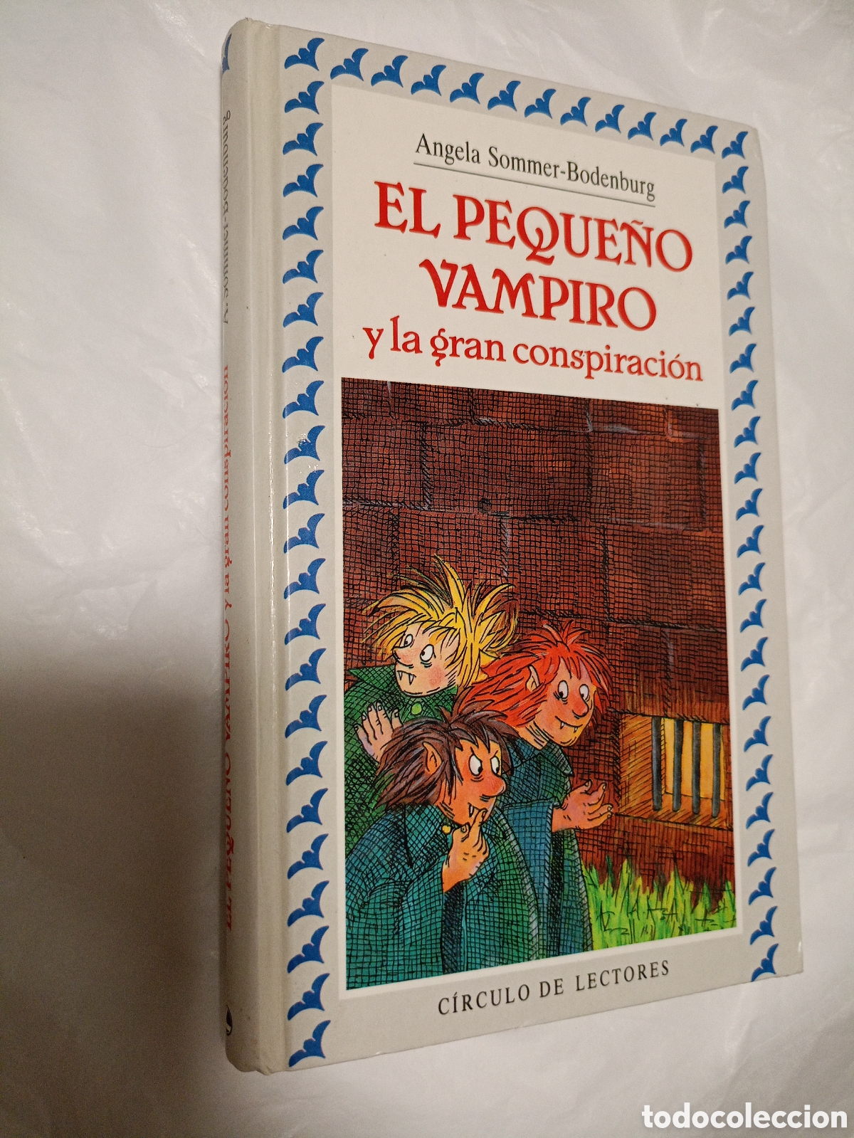 Libros de segunda mano: El Peque&ntilde;o Vampiro y la Gran Conspiraci&oacute;n, por Angela Sommer-Bodenburg (C&iacute;rculo de Lectores, 1992).
