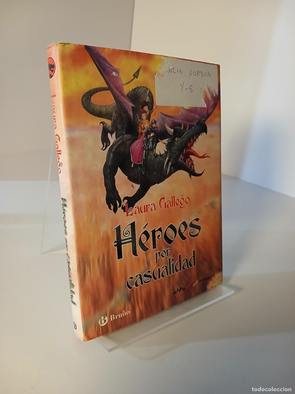 Libros de segunda mano: H&eacute;roes por casualidad - Laura Gallego Garc&iacute;a
