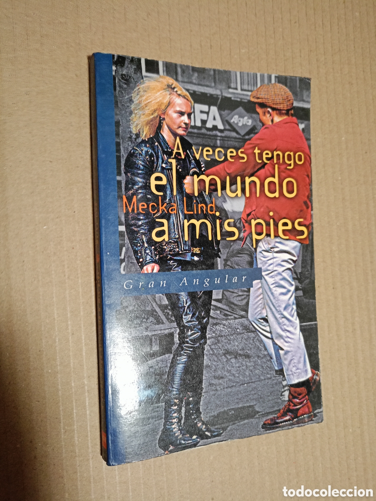 Second hand books: A VECES TENGO EL MUNDO A MIS PIES - MECKA LIND.