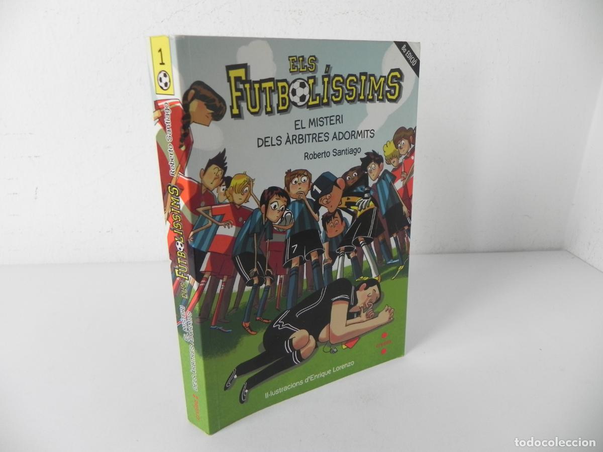 Libros de segunda mano: ELS FUTBOL&Iacute;SSIMS (EL MISTERI DELS &Agrave;RBITRES ADORMITS) - ROBERTO SANTIAGO - CRU&Iuml;LLA-2017 8&ordf; EDICI&Oacute;