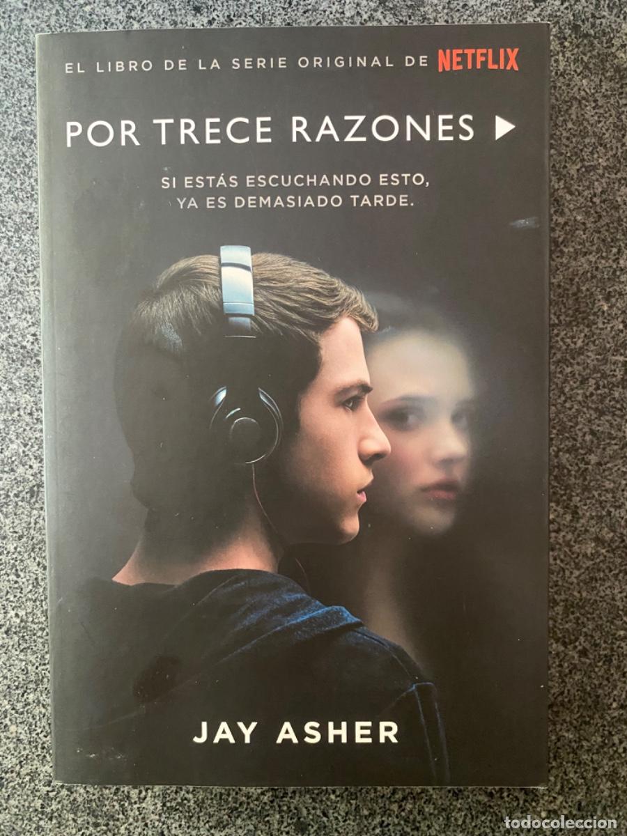 Libros de segunda mano: POR TRECE RAZONES - JAY ASHER - 1&ordf; EDICI&Oacute;N - PENGUIN - 2017 - &iexcl;COMO NUEVO!