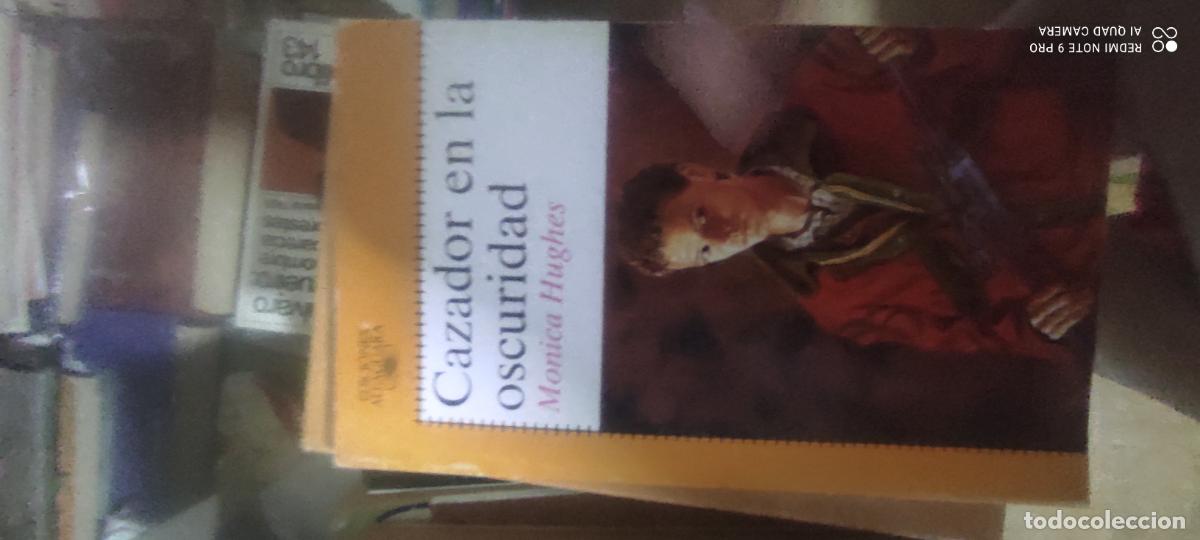 Libros de segunda mano: CAZADOR EN LA OSCURIDAD - MONICA HUGHES - JUVENIL ALFAGUARA N&ordm; 286