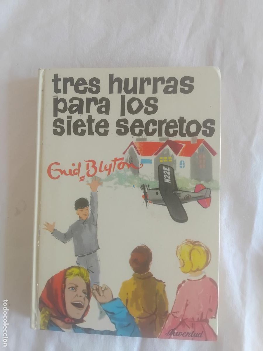 Libros de segunda mano: TRES HURRAS PARA LOS SIETE SECRETOS N&ordm; 8. ENID BLYTON. EDITORIAL JUVENTUD.