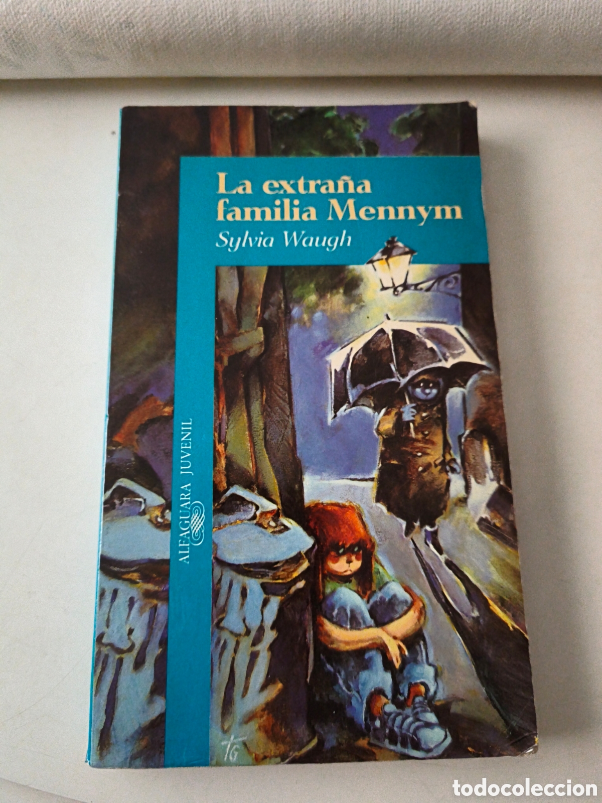Libros de segunda mano: La extra&ntilde;a familia Mennym. Sylvia Waugh