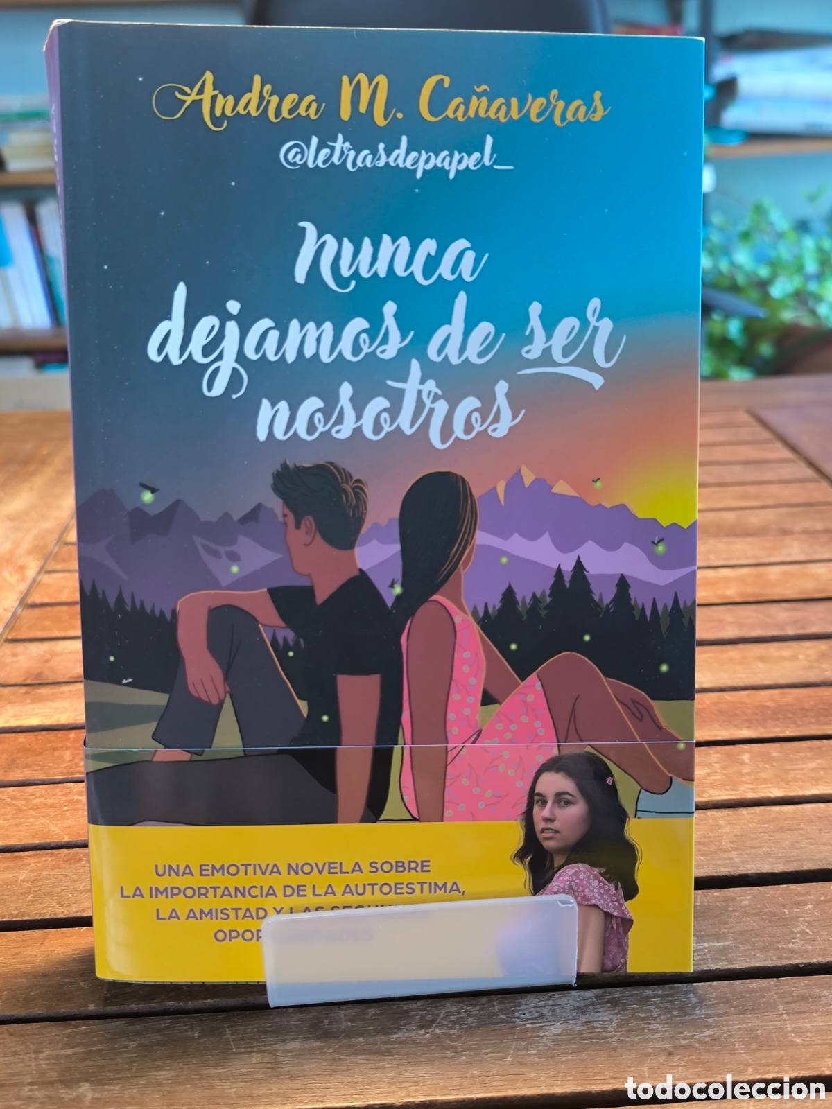 Libros de segunda mano: Nunca dejamos de ser nosotros Andrea M. Ca&ntilde;averas 2025
