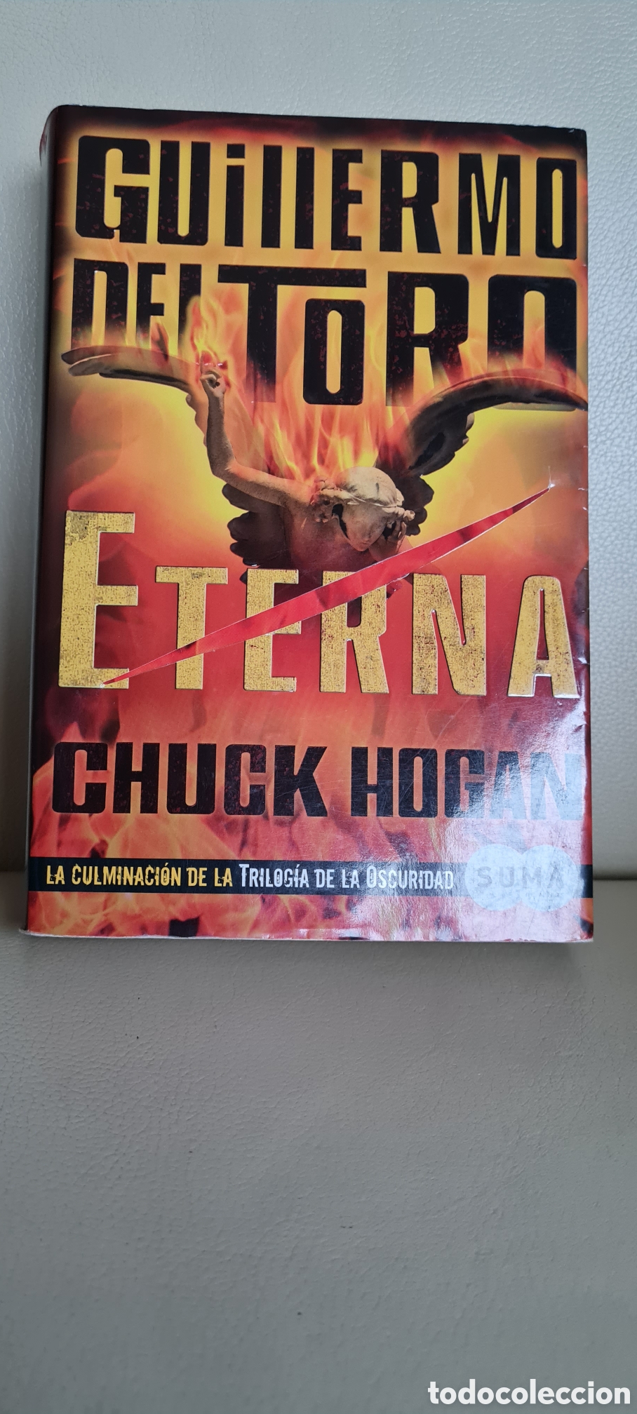 Libros de segunda mano: Eterna-Guillermo del Toro-Chuck Hogan. Tapa blanda