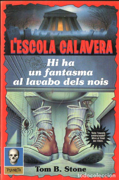 Libros de segunda mano: TOM B. STONE : L'ESCOLA CALAVERA HI HA UN FANTASMA AL LAVABO DELS NOIS (PLANETA, 1998) CATAL&Aacute;N