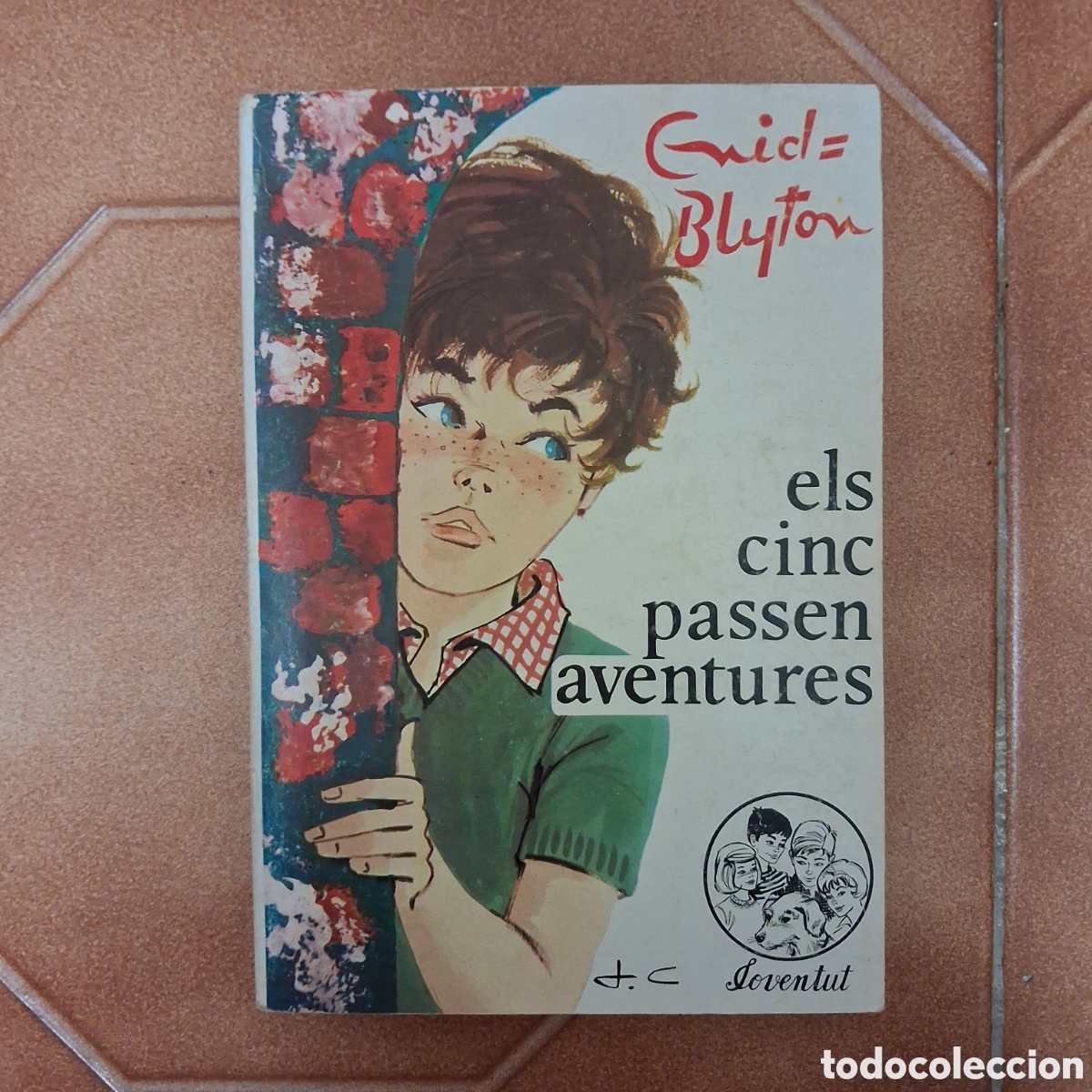 Libri di seconda mano: ENID BLYTON - ELS CINC passen aventures (3a ed. 1984 Juventud) - En catal&agrave;