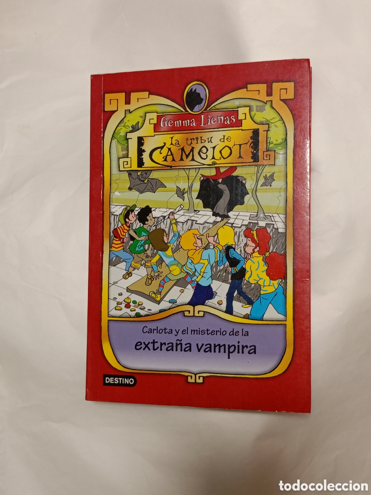 Libri di seconda mano: LA TRIBU DE CAMELOT 7: CARLOTA Y EL MISTERIO DE LA EXTRA&Ntilde;A VAMPIRA