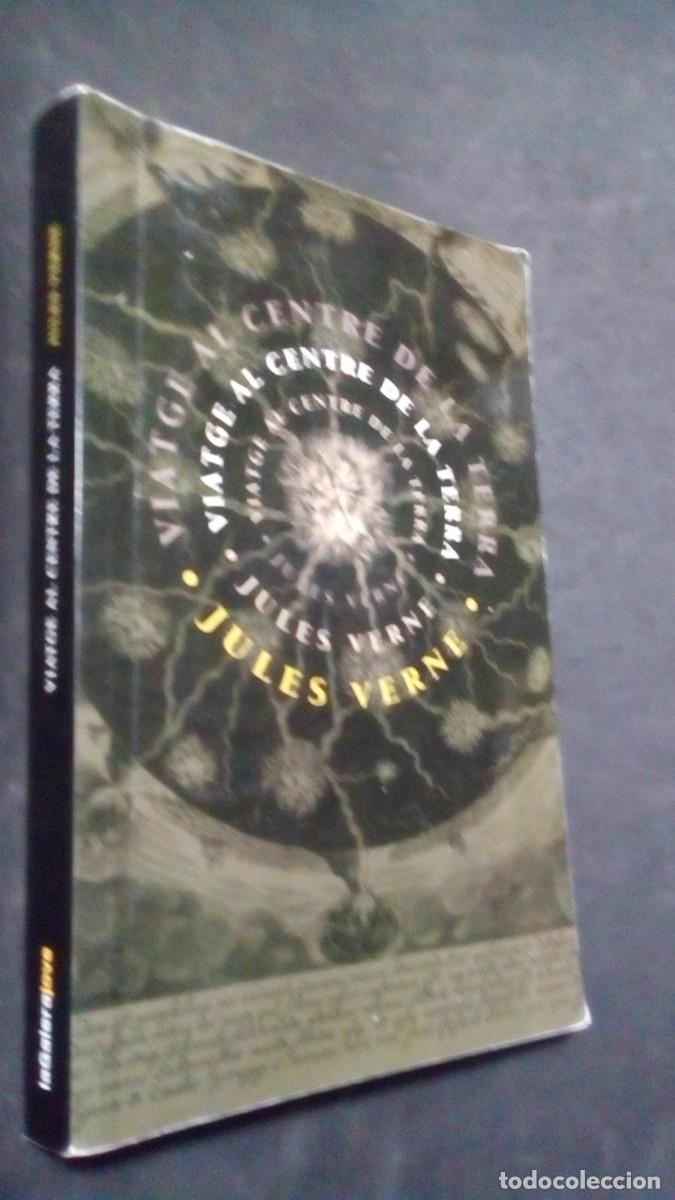Libros de segunda mano: VIATGE AL CENTRE DE LA TERRA-JULES VERNE-LA GALERA JOVE-EN CATAL&Aacute;N-BUEN ESTADO
