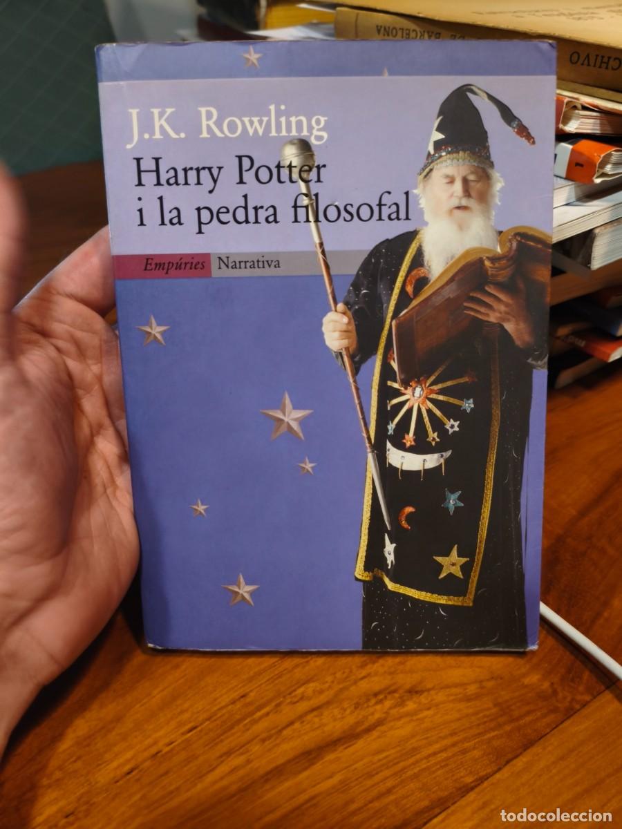 Libros de segunda mano: Harry Potter i la pedra filosofal/ J.K. Rowling/ Emp&uacute;ries 1&ordf; edici&oacute;, 1999