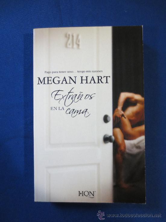 Libros de segunda mano: EXTRA&Ntilde;OS EN LA CAMA / MEGAN HART - Foto 1