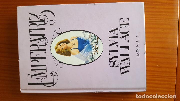 Libros de segunda mano: EMPERATRIZ ---- SILVIA WALACE - Foto 1