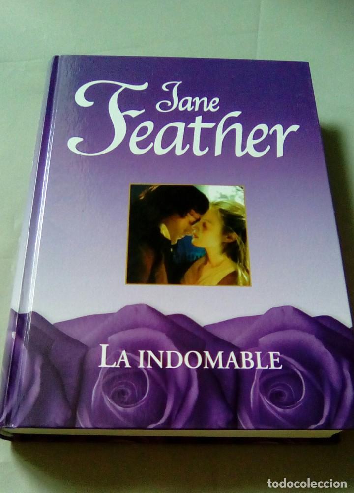 Libros de segunda mano: LA INDOMABLE.- JANE FEATHER. (COMO NUEVO) - Foto 1