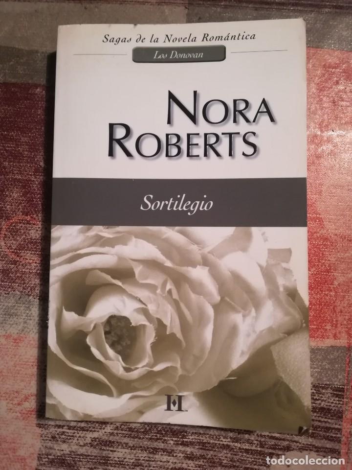 Libros de segunda mano: Sortilegio - Nora Roberts - Foto 1