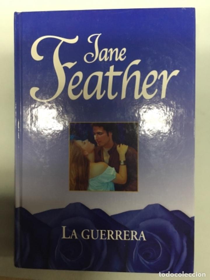 Libros de segunda mano: LA GUERRERA - JANE FEATHER - Foto 1