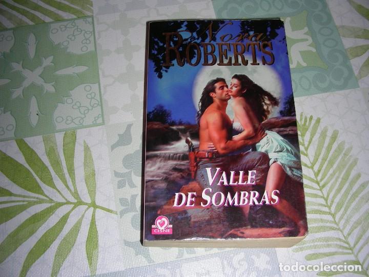 Libros de segunda mano: VALLE DE SOMBRAS , NORA ROBERTS - Foto 1