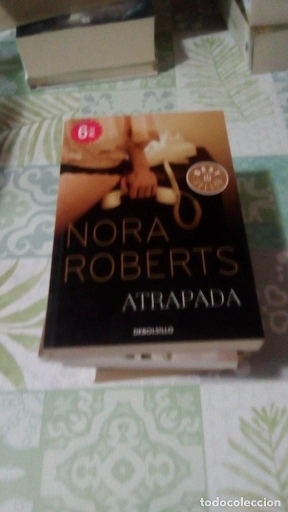 Libros de segunda mano: ATRAPADA - NORA ROBERTS - Foto 1