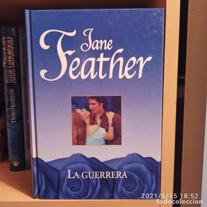 Libros de segunda mano: LA GUERRERA - JANE FEATHER - Foto 1