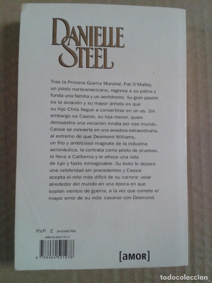Libros de segunda mano: DANIELLE STEEL. VOLAR - Foto 2