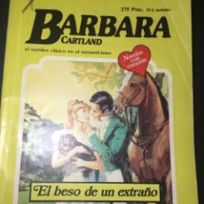 Libros de segunda mano: EL BESO DE UN EXTRAÑO BARBARA CARTLAND Nº 338 NOVELAS CON CORAZÓN