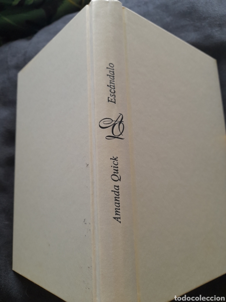 Libros de segunda mano: Esc&aacute;ndalo. Amanda Quick - Foto 1