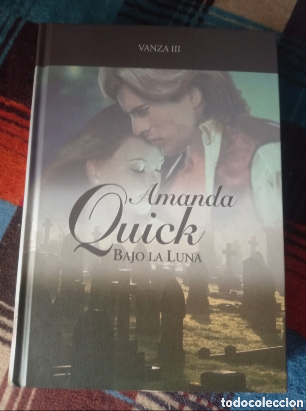 Libros de segunda mano: Bajo la luna. Amanda Quick - Foto 1