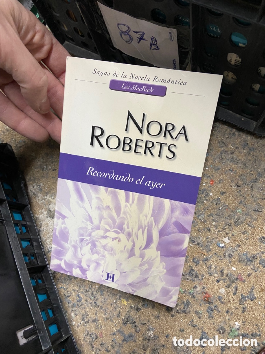 Libros de segunda mano: 87B NORA ROBERTS Recordando el ayer - Foto 1