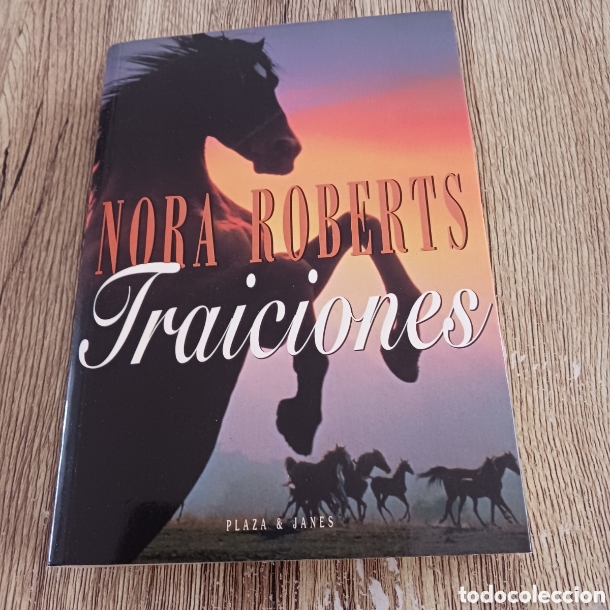 Libros de segunda mano: Traiciones de Nora Roberts