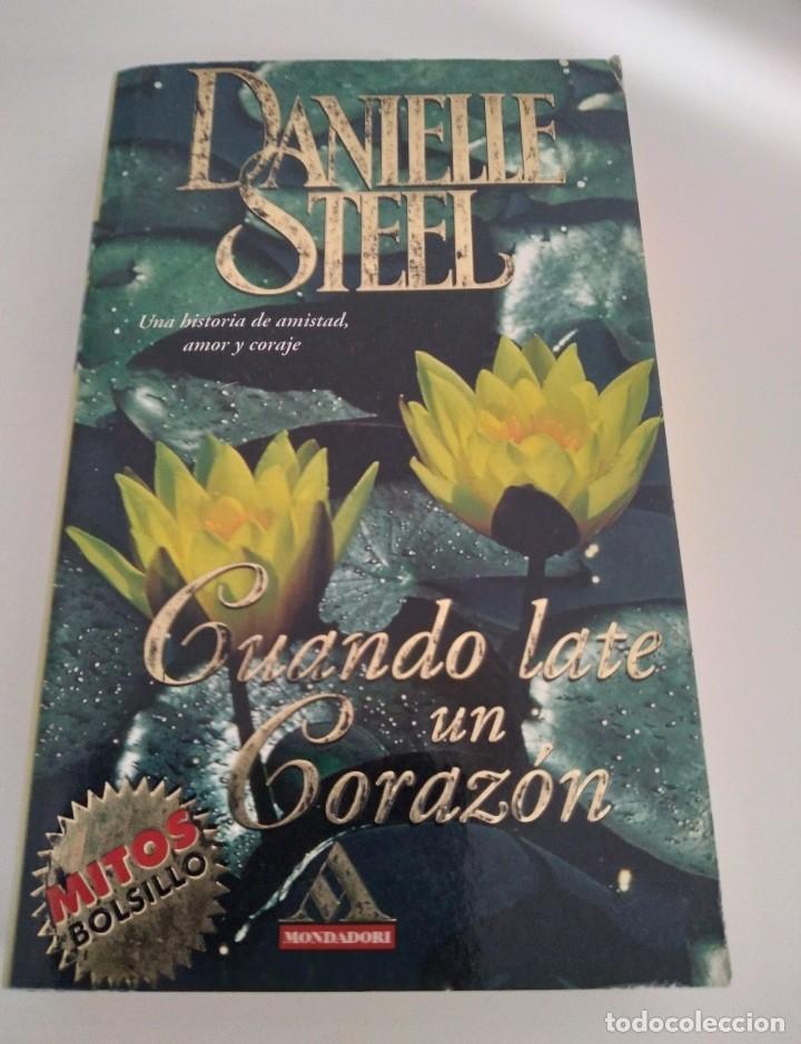 Libros de segunda mano: Cuando late un coraz&oacute;n. Danielle Steel - Foto 1
